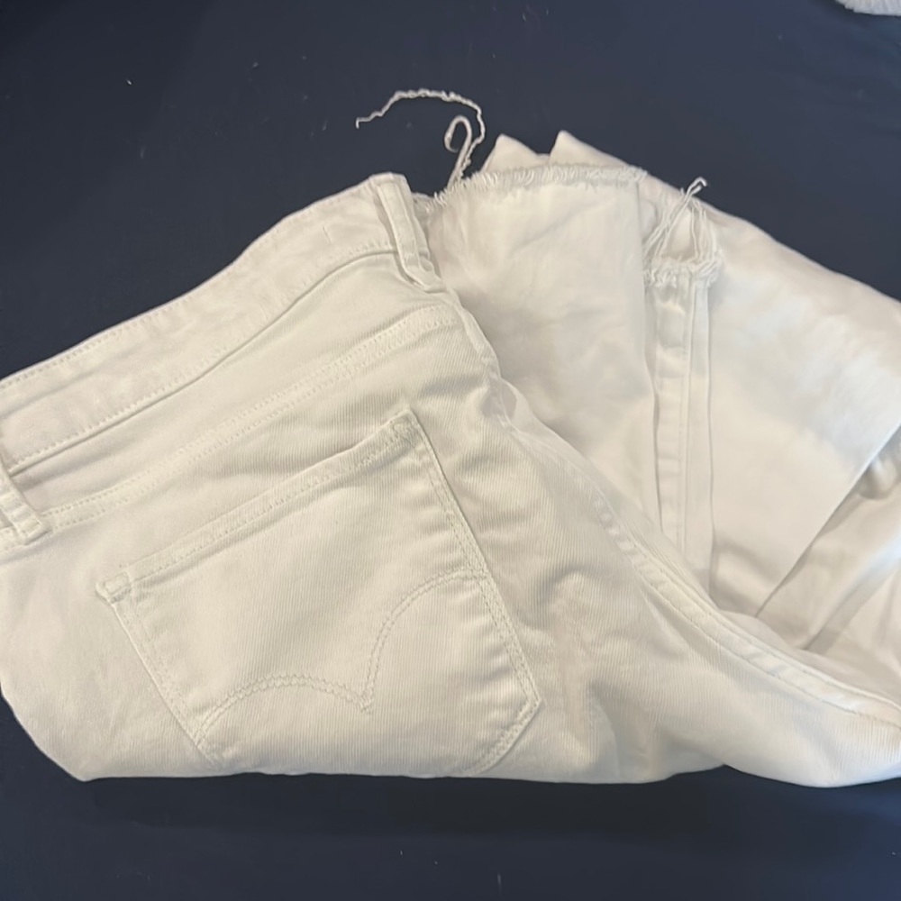 White cropped jeans